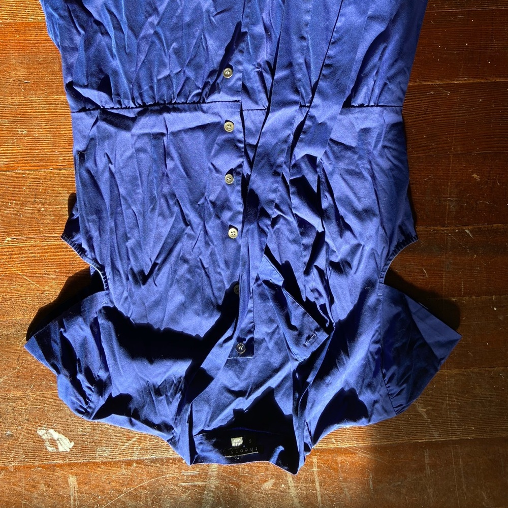 Neck tie button up